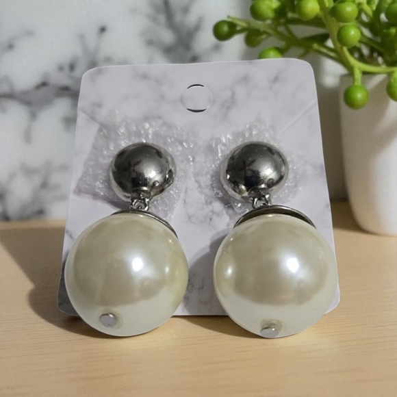 Vintage Jewelry - Vintage fuax pearl drop earrings